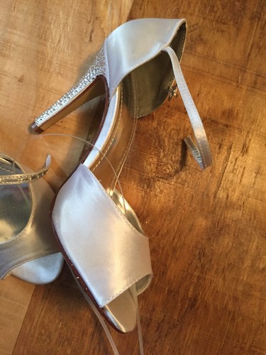 Davids Bridal White Satin With Rhinestone Heels Shoes Size 7 1/2 NWOT