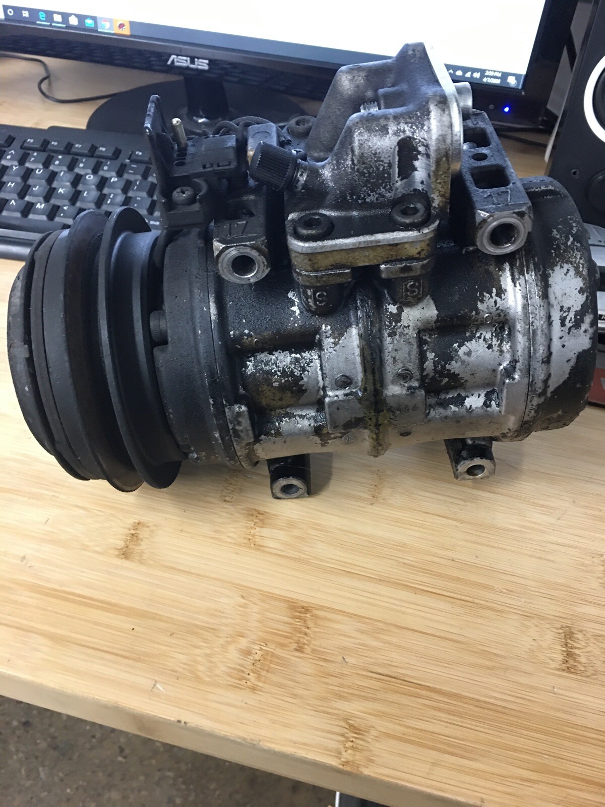 Mercedes, R107, W126 A/C Compressor w/ Clutch, OEM, Used, Leaking, Good