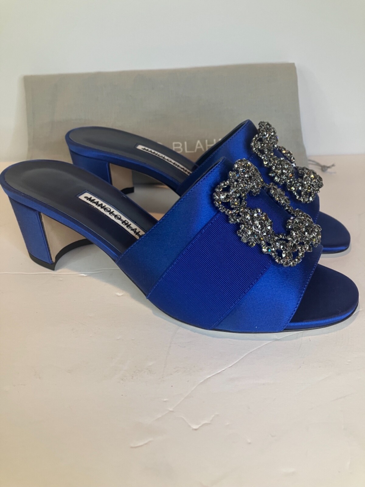 MANOLO BLAHNIK 32325060003 関税送料込 Manolo Blahnik Hangisi Martanew 50 Embellished Satin Mules