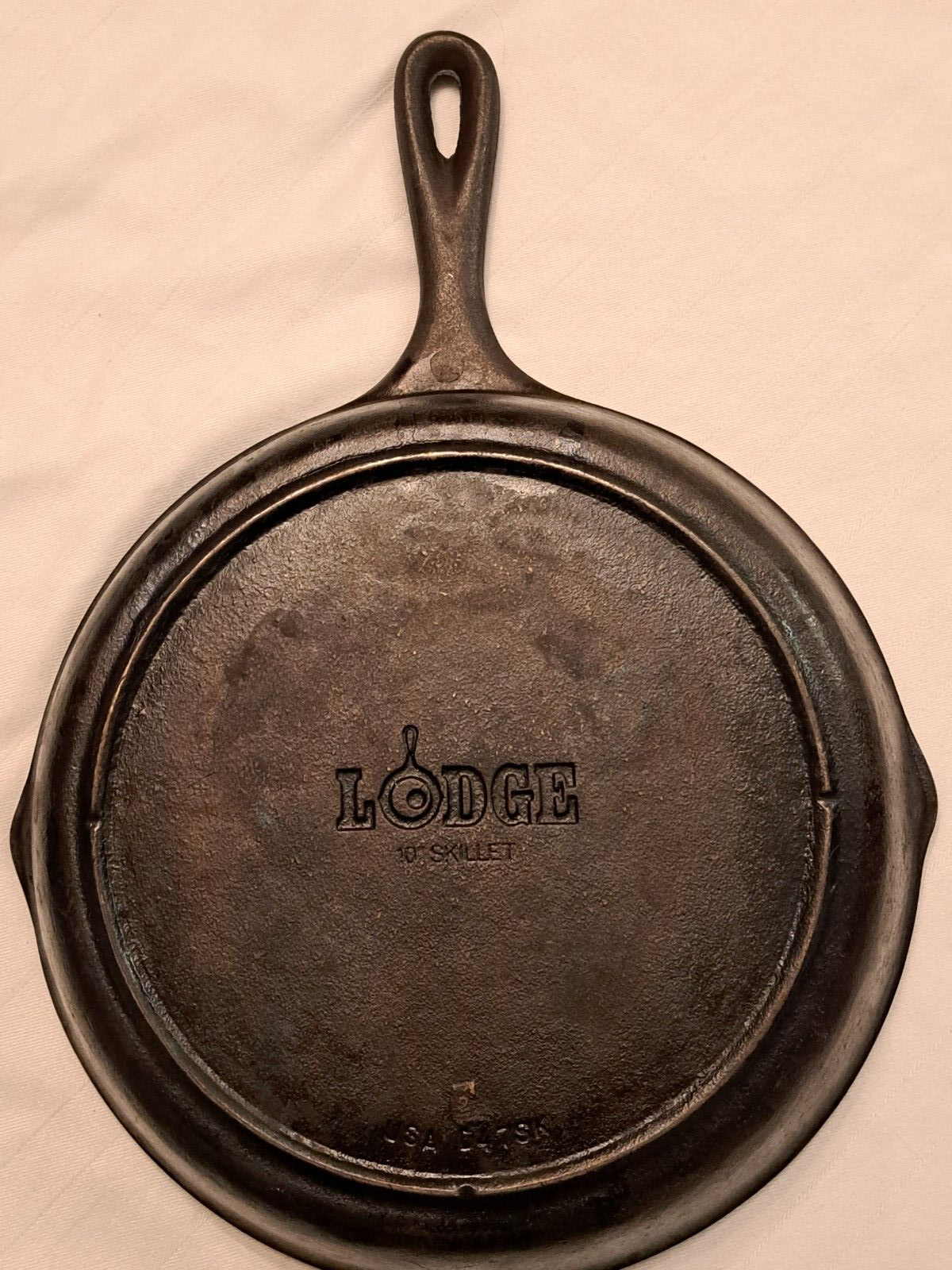 Lodge - Supreme® Lodge 10&quot; Cast Iron Skillet Spring/Summer 2022 Preview – Supreme