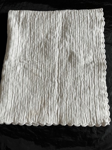 White Scallop Edge Dots Crib