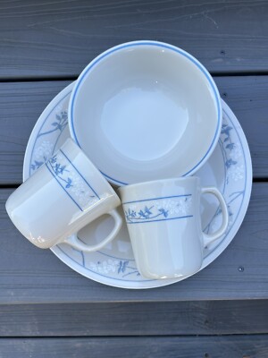 Corning Corelle First Of Spring 2 Dinner Plates, 2 Bowls, 2 Mugs Nice Condition 