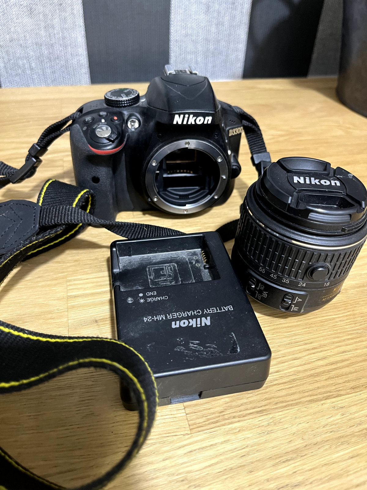 Nikon D3300 AF-S DX 18-70mm バッテリー セット Nikon D3300 24.2MP Digital SLR Camera AF-P 18-55mm f/3.5-5.6