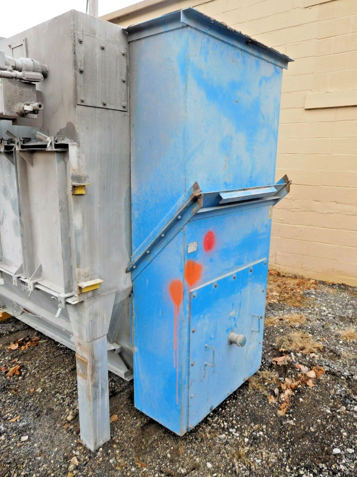 MO-2599, WHEELABRATOR 46 MPF DUST COLLECTOR. 9600 CFM. 24 FILTER ELEMENT.