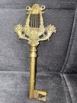 ANTIQUE VICTORIAN  SKELETON LARGE OLD KEY ORNAMENTED IN SOLID BRONZE /BRASS LOOK