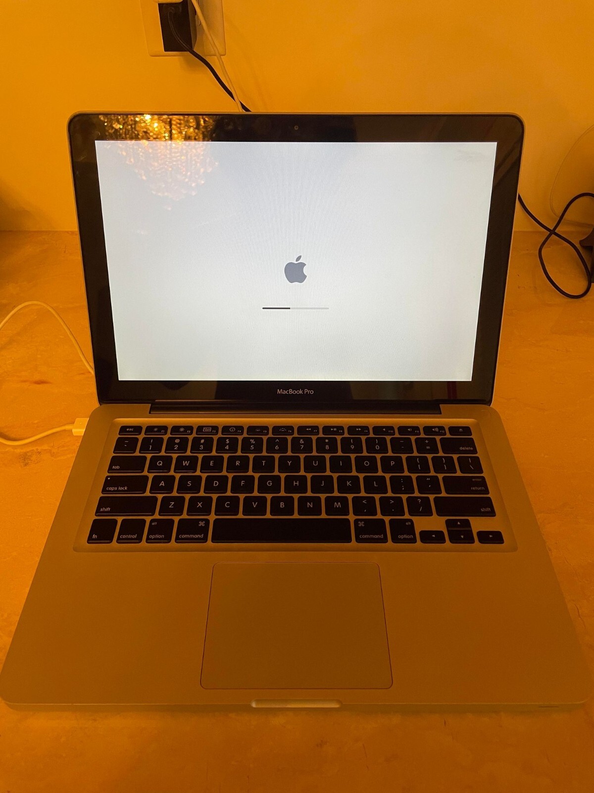 Apple - MacBook　Mid 2009　２Mac OS ＆ Windows Apple MacBook Pro (13-inch, Mid 2009) Intel Core 2 Duo 2.26