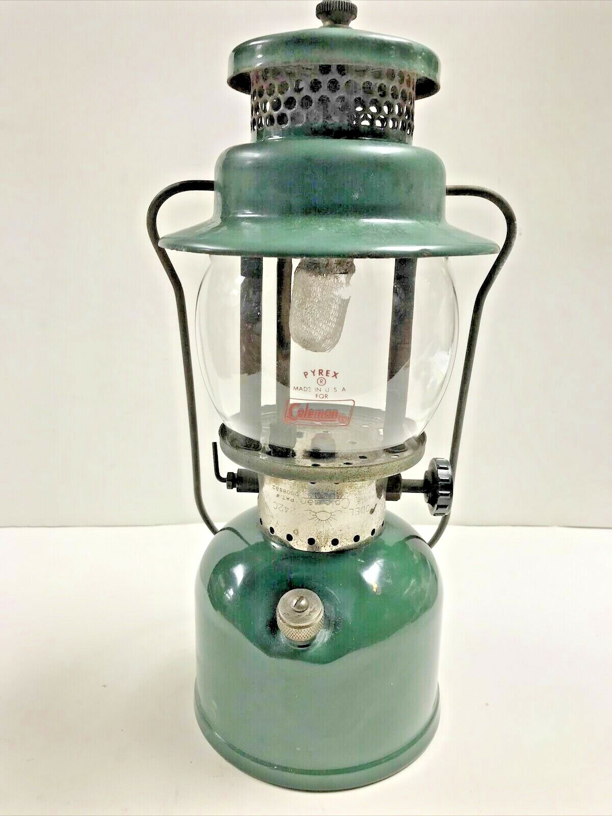 NICE COLEMAN MODEL 242C PAINTED SINGLE MANTLE LANTERN MADE NICE COLEMAN MODEL 242C PAINTED SINGLE MANTLE LANTERN MADE