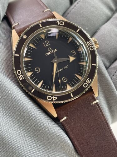 Pre-owned Omega Seamaster 300 Bronze 9k Gold Watch 234.92.41.21.10.001 Automatic