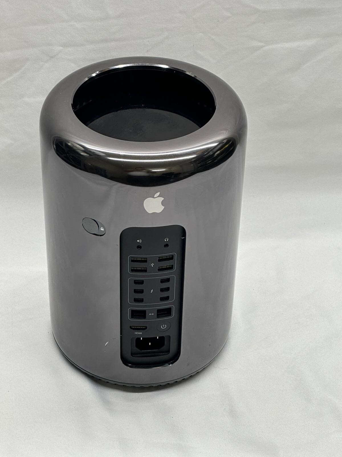 Apple MacPro 6,1 A1481 2013 Xeon E5 Quad-Core 3.7GHz 32GB Apple MacPro 6,1 A1481 2013 Xeon E5 Quad-Core 3.7GHz 32GB