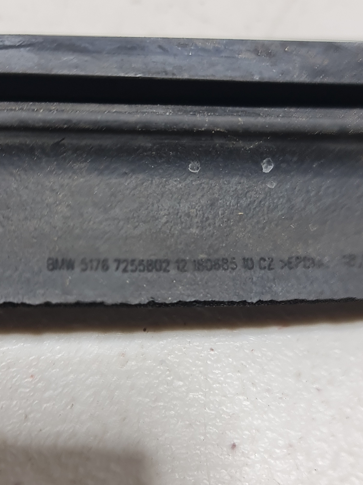 0 Bmw 2012-2020 51-76-7-255-802 51767255802 Front Engine Hood Sealing 7255802 image 4
