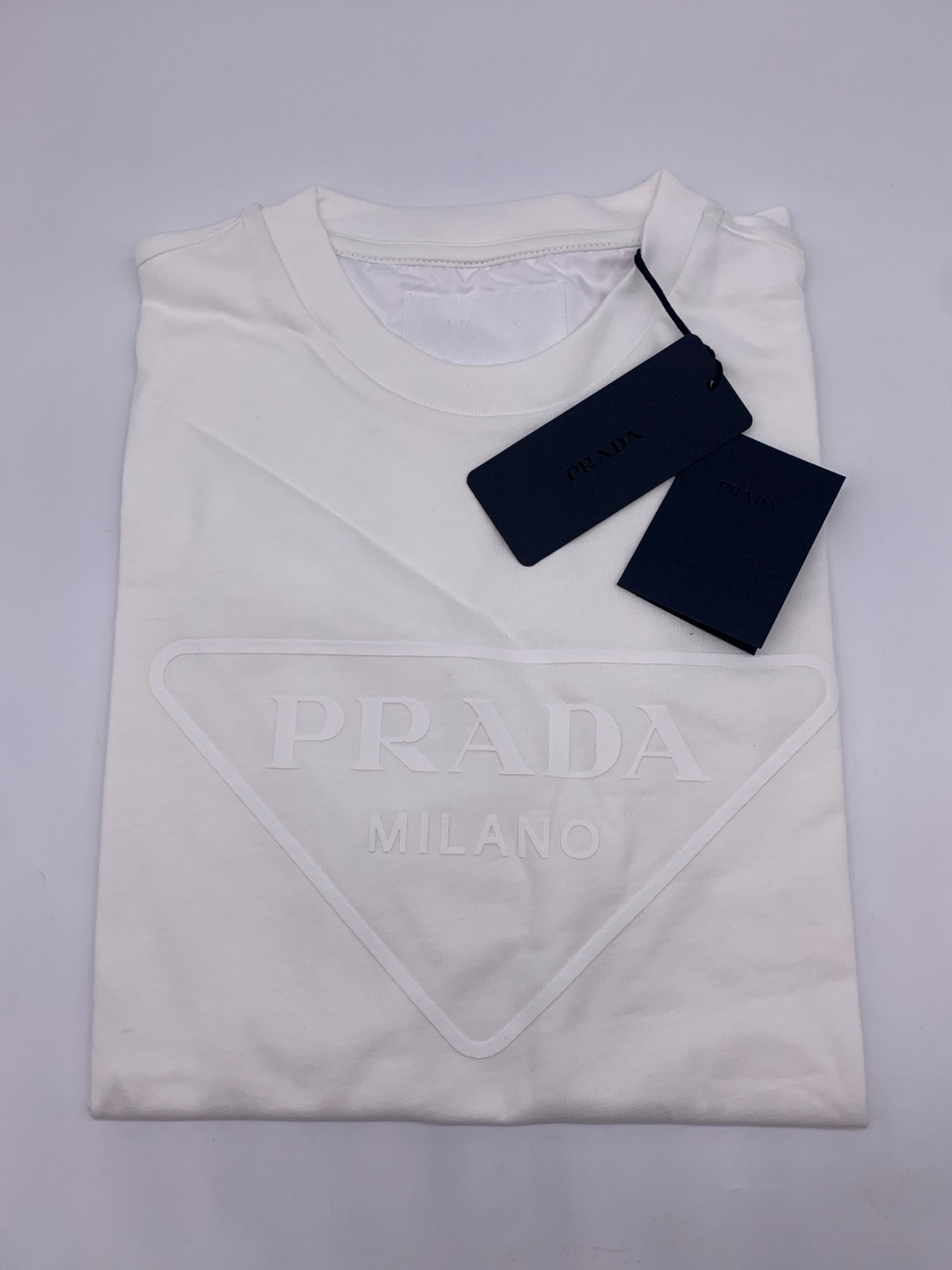 PRADA トライアングルロゴ　コットン Tシャツ　メンズ　Mサイズ　ホワイト PRADA コットンTシャツ トライアングルロゴ付 ホワイト Mサイズ