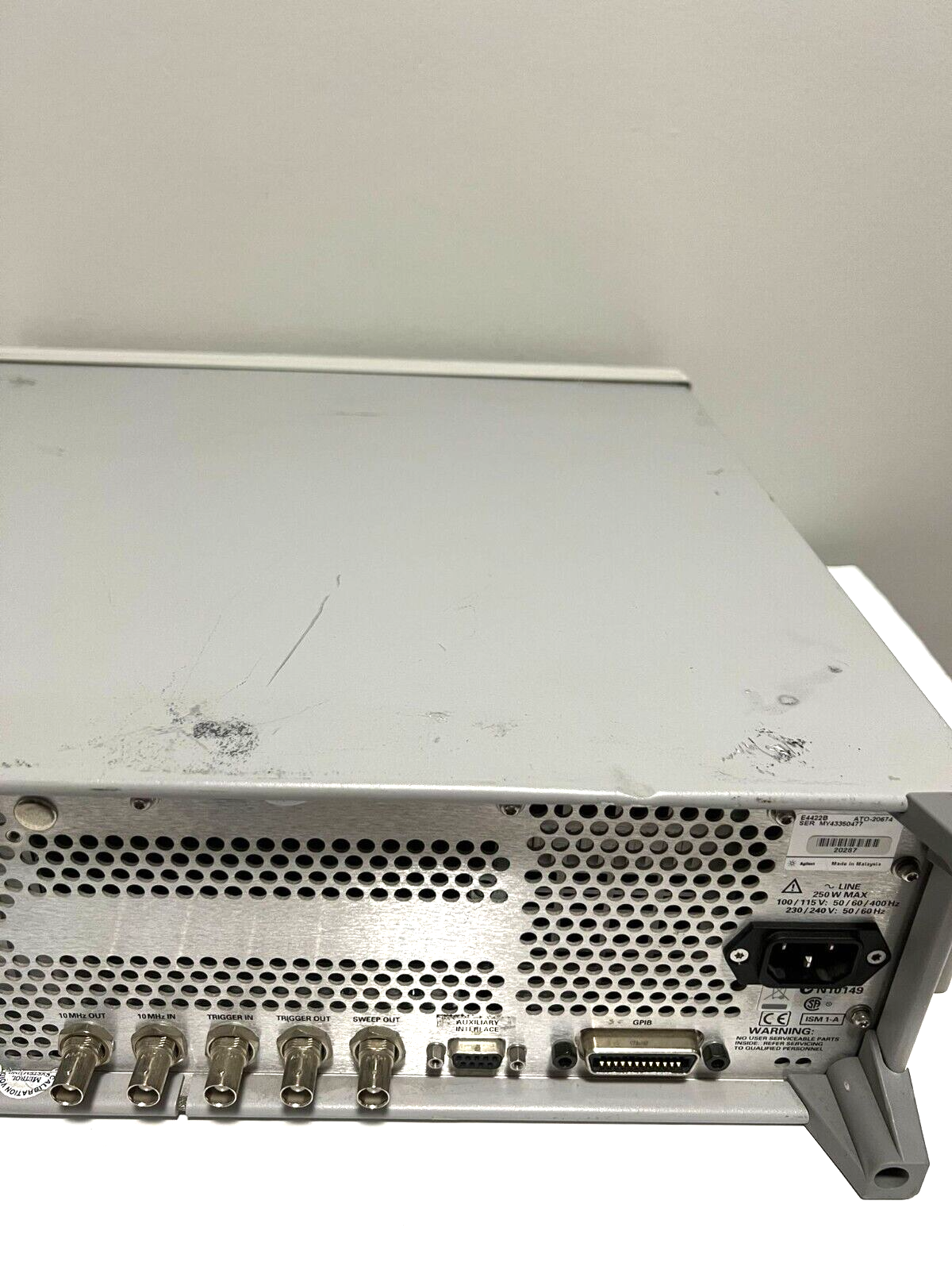For parts only Agilent E4422B ESG Series Signal Generator 250 kHz - 4 GHz