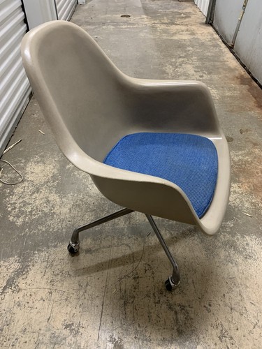 椅子 70s Eames loose cushion chair file.jpg