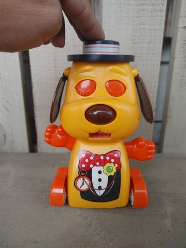 New Vintage 1990 Tomy Doggone Dog Push Toy Dog With Top Hat On Wheels Push & Go