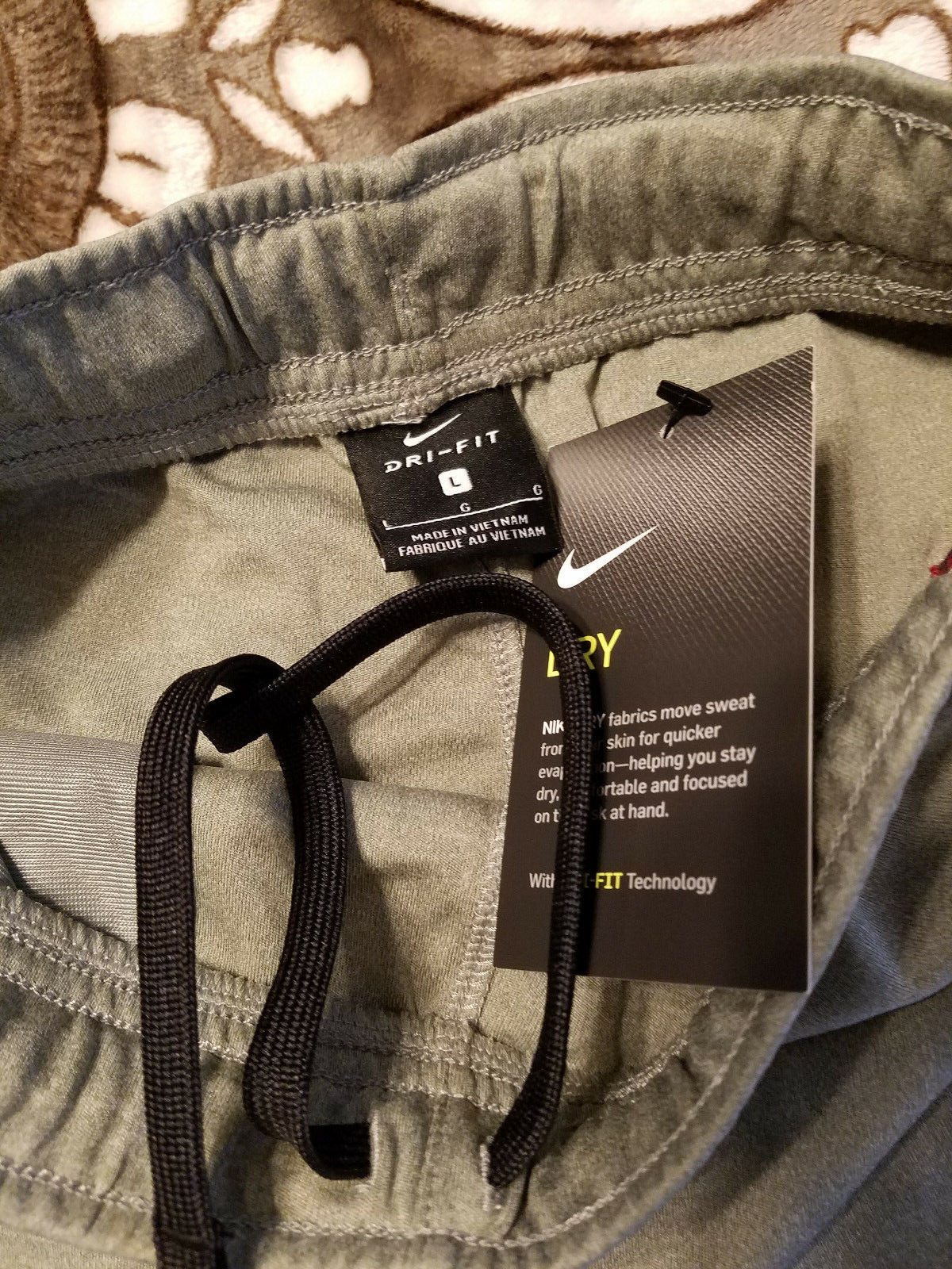 Boys NIKE Dri-Fit Pants Athletic Size Large NWT Mesh Sides Gray Black MSRP $40