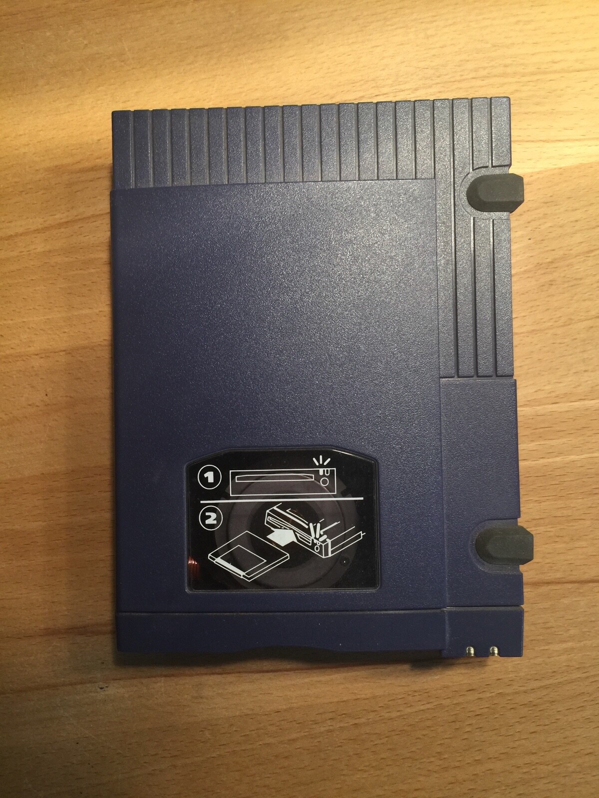 iomega zip laufwerk 250 mit zugehörigen DVDs und Beschreibung (KEINE Kabel)