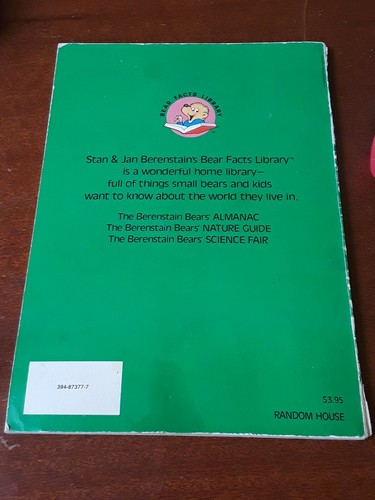 Berenstain Bears  figures flocked 1986  & Science Fair book and Santa cassette