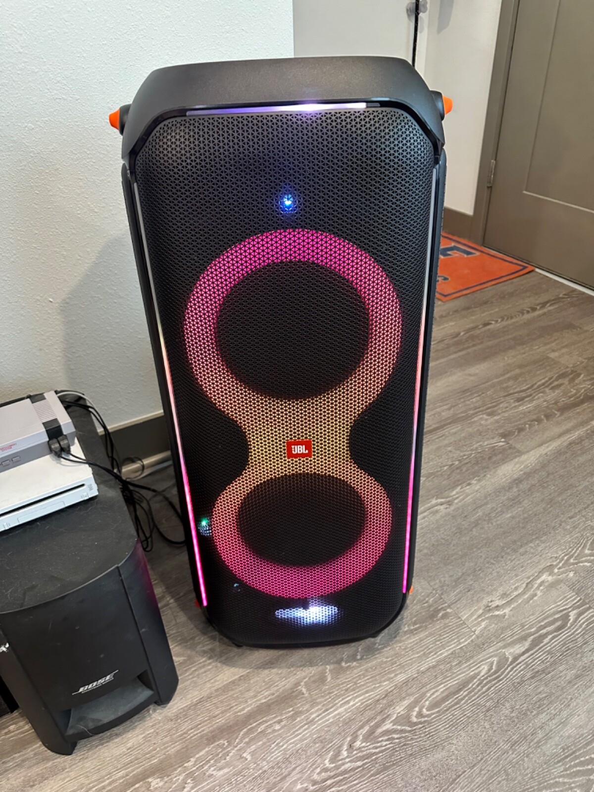 美品！！2/16日まで！！ JBL PartyBox710 JBL Partybox 710, with two microphone jacks and amp plug in