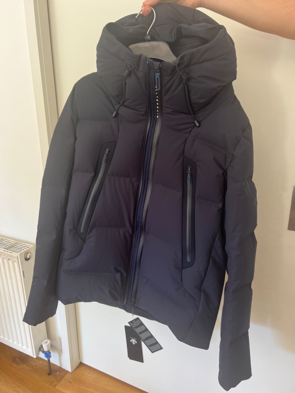 Men's Size L Brand New DESCENTE ALLTERRAIN Mizusawa Down Men's Size L Brand New DESCENTE ALLTERRAIN Mizusawa Down