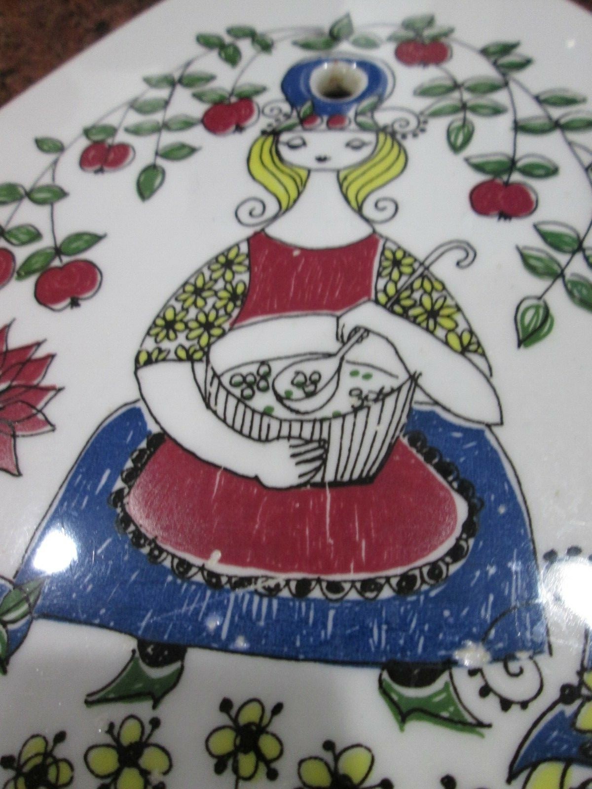 VINTAGE NORWAY TWI-DESIGN  MONS OG MILLE HAND PAINTED SILKSCREEN WALL PLAQUE EUC