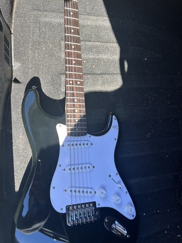 ギター Affinity Stratocaster Squier by Fender Amazon.com: Fender Squier Affinity Stratocaster, Laurel