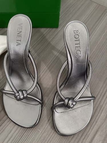BOTTEGA VENETA BAND SANDAL サイズ40 Bottega Veneta Sea Salt Lambskin Leather The Band Flat