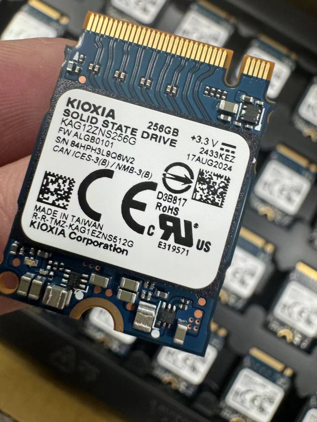 Nguyễn HiếuVJPH11C11N 新品SSD 256GB 8GB KIOXIA KAG12ZNS256G AG1 - PCIE - 0.5DWPD - 256GB - NON-SED