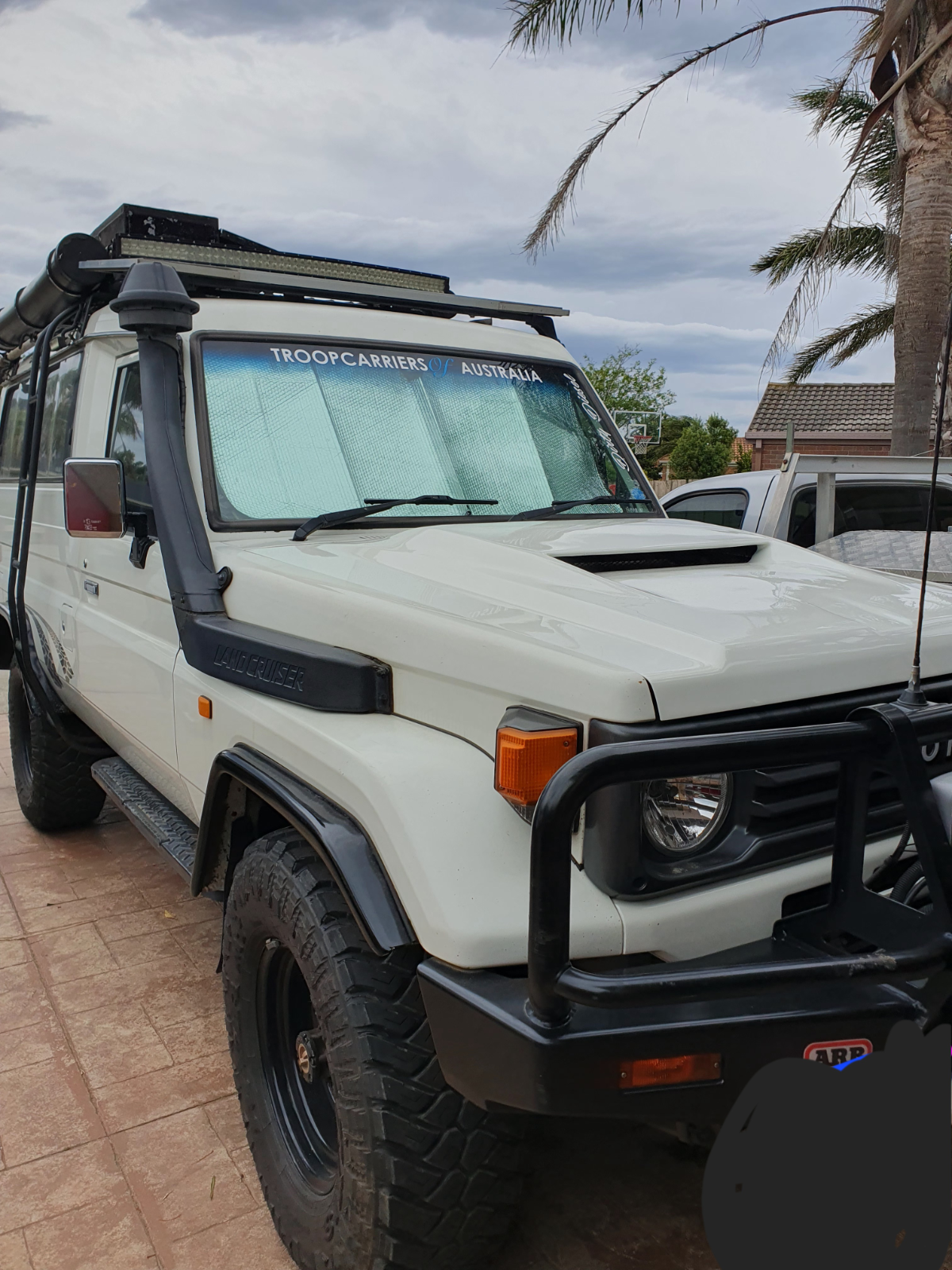 4WD 79 series style V8 Scoop to suit 75 series Toyota