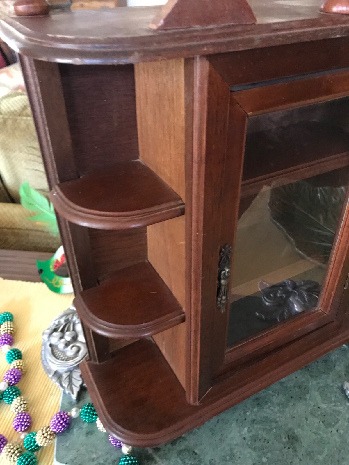 Vintage Table Top/Wall Hung Curio-Display Cabinet/3 Shelves/Wood w/Glass Door