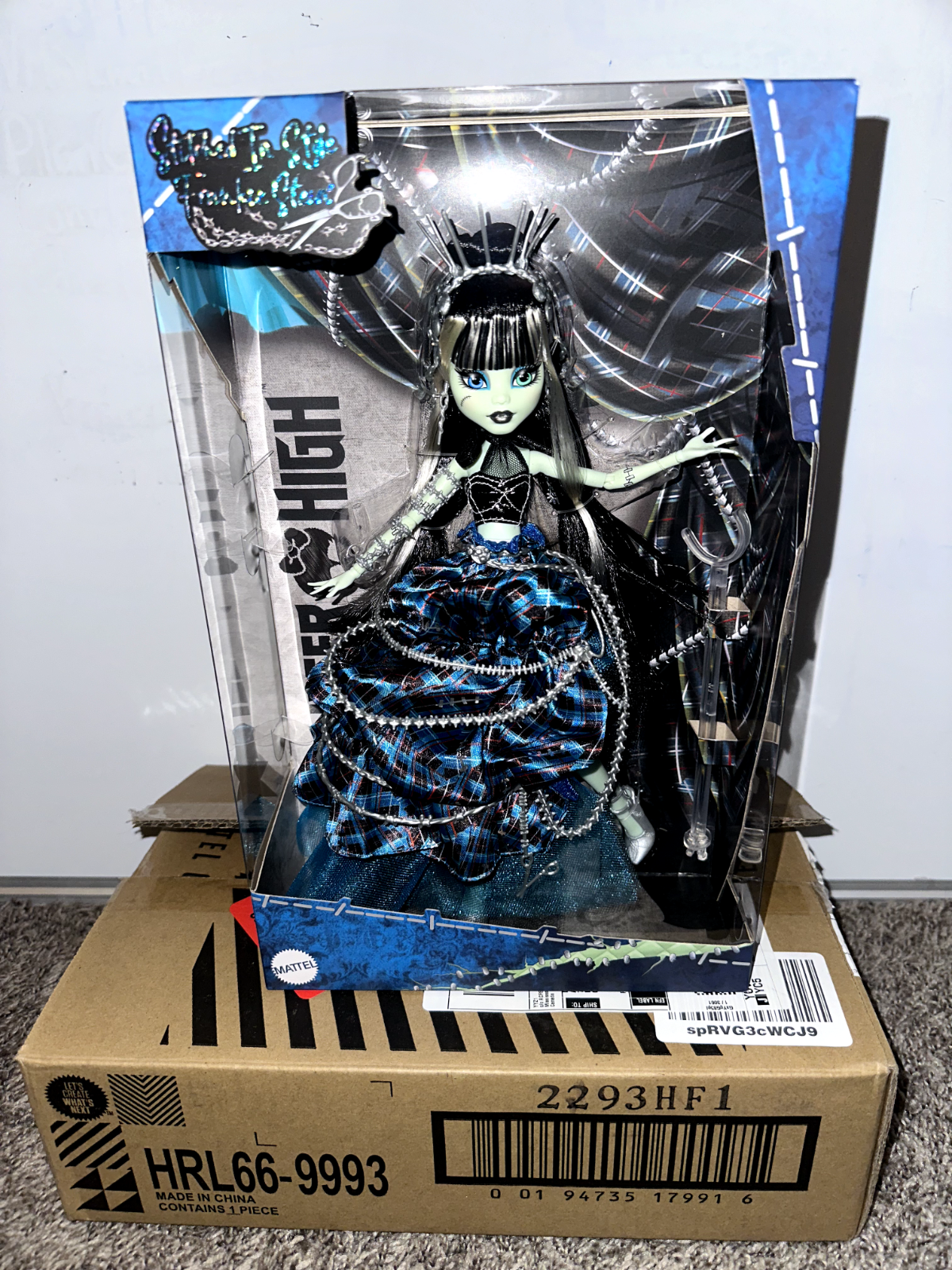 未使用品FREAKSSTORE HIGH LOFT MONSTER COAT Monster High Doll and Fashion Set, Clawdeen Wolf with Dress