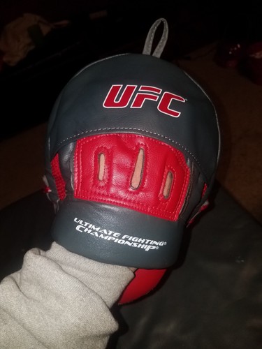 UFC Ultimate Fighting Championship  Practice Sparring Pad Glove high quality