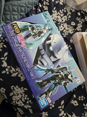 MS-06S ZAKU II [HATSUNE MIKU Ver.] 限定品 🔥RG 1/144 MS-06S ZAKUⅡ [HATSUNE MIKU Ver.] ――― 將於2025年3