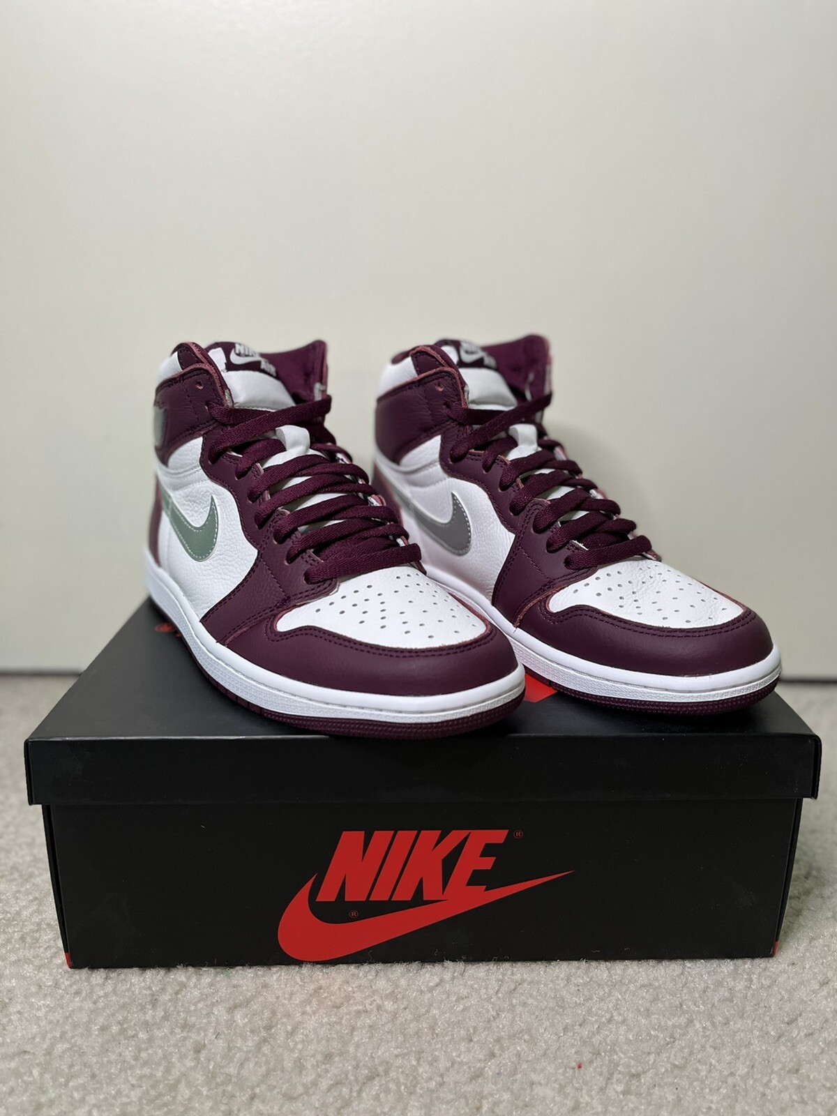 Air Jordan 1 Retro High OG 'Bordeaux/White/Metallic Silver