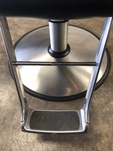 Set Of 6 Belvedere Scroll Styling Chair and Hydraulic Base