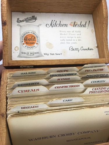 Vintage Gold Medal Flour Betty Crocker Wood Recipe Box with cards flour bag