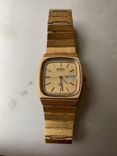 ★ビンテージSEIKO2320-5040★薄型32mm★ SEIKO QUARTZ SQ 8C23-5010 A0 Day Date Rectangular Gold