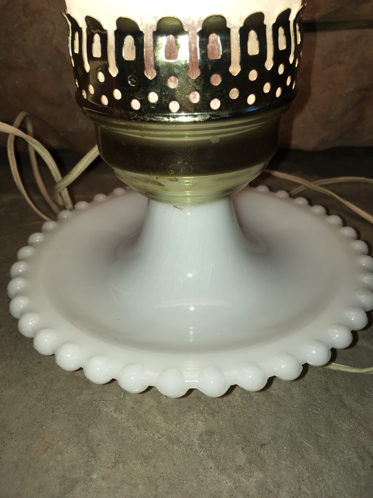 TABLE LAMP Milk Glass BEDROOM Hurricane Shade WHITE 12