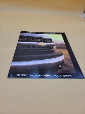 1999 CHEVROLET SILVERADO TRUCK DEALER SHOWROOM SALES BROCHURE CATALOG BOOKLET 