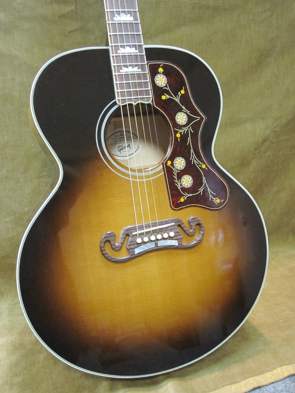 2015 GIBSON SJ-200 SUNBURST JUMBO MINT UNPLAYED W/OHSC & COA FREE US SHIPPING!