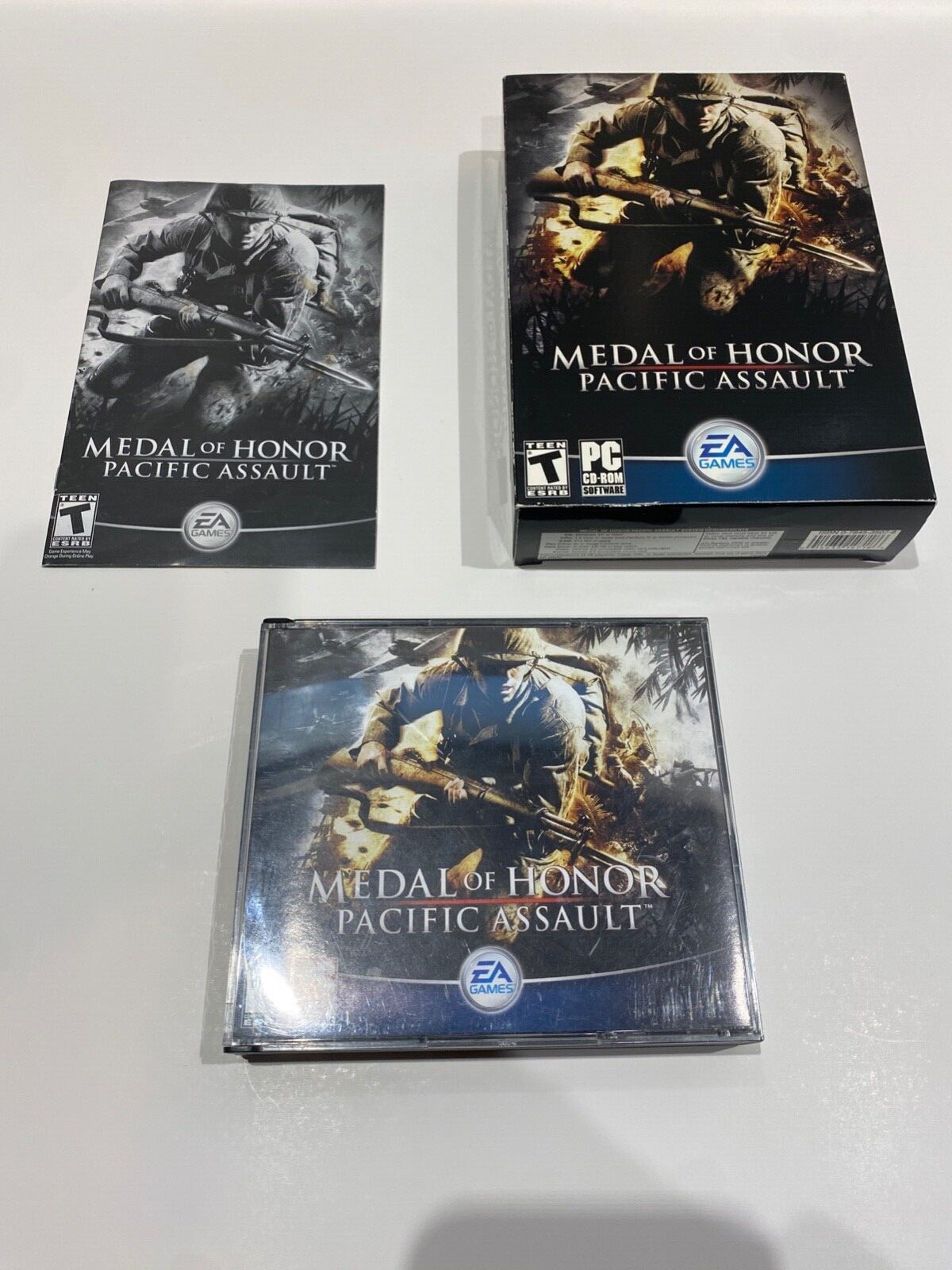 新品未開封　メダル オブ オナー パシフィック アサルト　PCゲーム Amazon.co.jp: Medal of Honor Pacific Assault: Director's