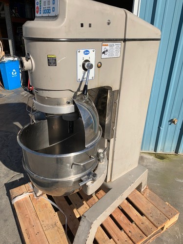 Globe SP80 Commercial SP 80 Quart Mixer With Attachments