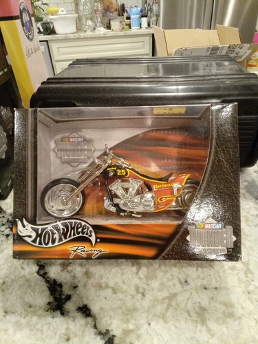 HotWheels NASCAR Thunder Rides Marines #25 / 55728