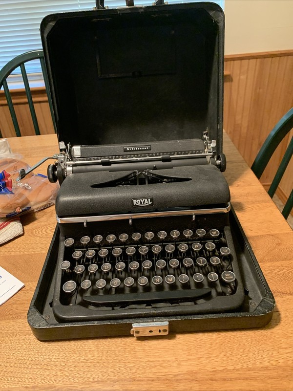 1940 Royal Aristocrat on the Typewriter Database