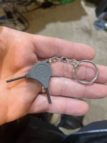 TAURUS INTERNAL SECURITY SAFETY LOCK KEY KEYCHAIN TAURUS INTERNAL SECURITY SAFETY LOCK KEY KEYCHAIN