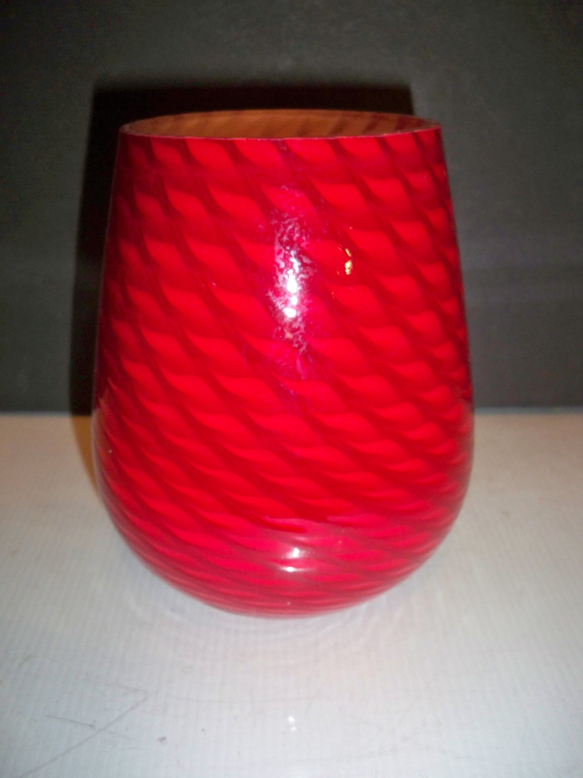 RED CASE GLASS LAMP GLOBE SHADE SWIRL PATTERN