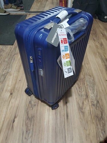 Swiss Gear Ridge Hardside 20" Carry On Spinner Suitcase with USB Port BLUE