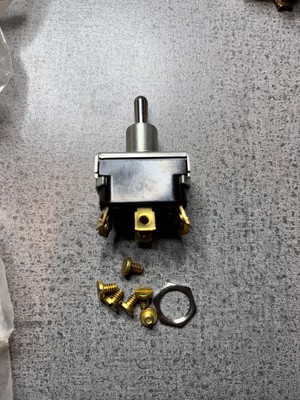 1 EA NOS MCGILL MFG. TOGGLE SWITCH   - VARIOUS APPLICATIONS   P/N: 0111-0002