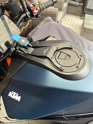 Quad Lockマウント ステー　KTM 1290 スーパーデュークR Quad Lock Mount by Evotech Performance KTM / 1290 Super