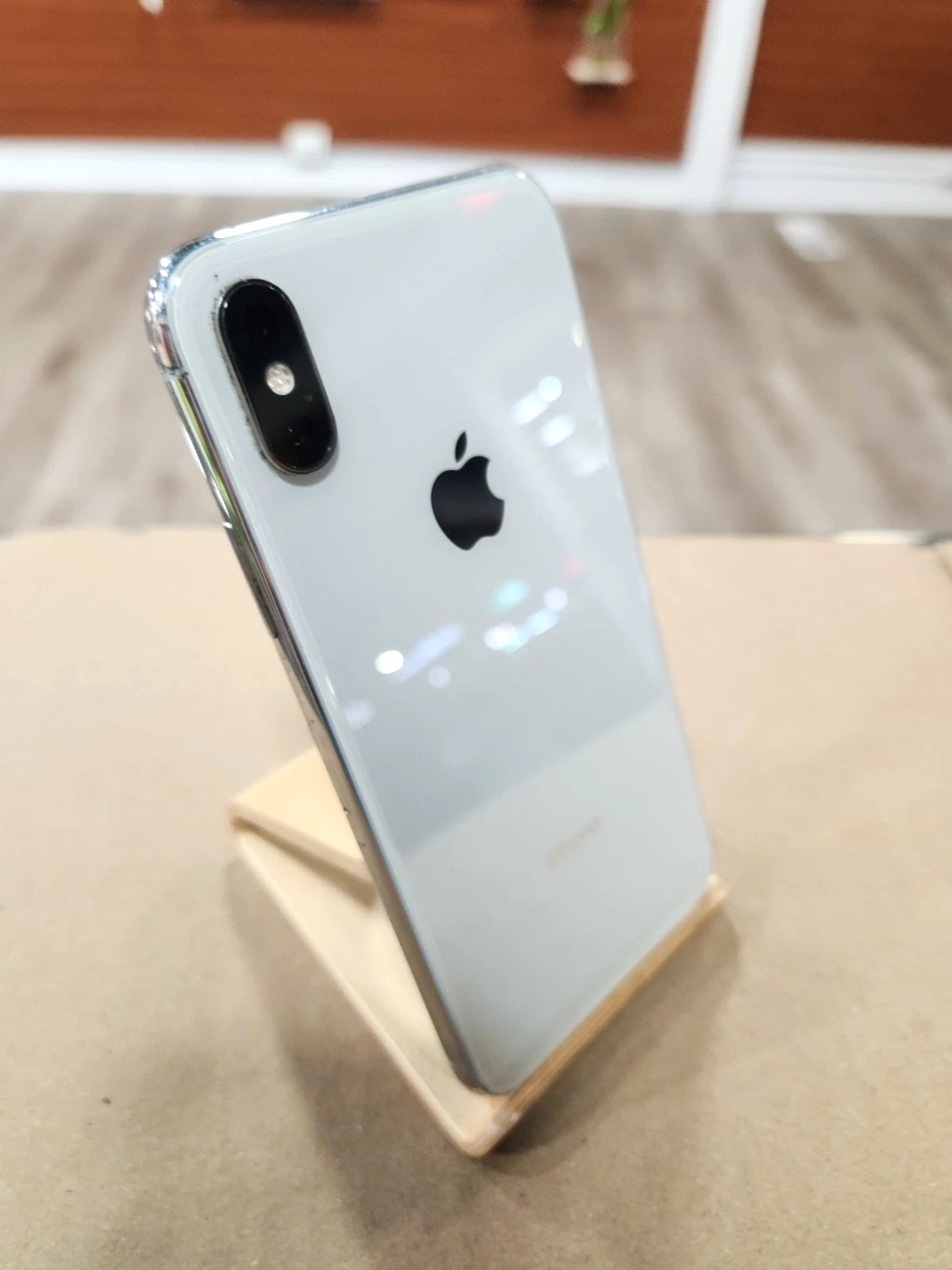 Apple アイフォン 本体　iPhone xs ホワイト　64GB 美品‼️ Amazon.com: Apple iPhone XS, GSM Carriers, 64GB - Silver