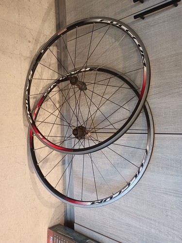 Fulcrum Racing 5 24/20 Bladed Spoke 700C Aluminum Road Bike